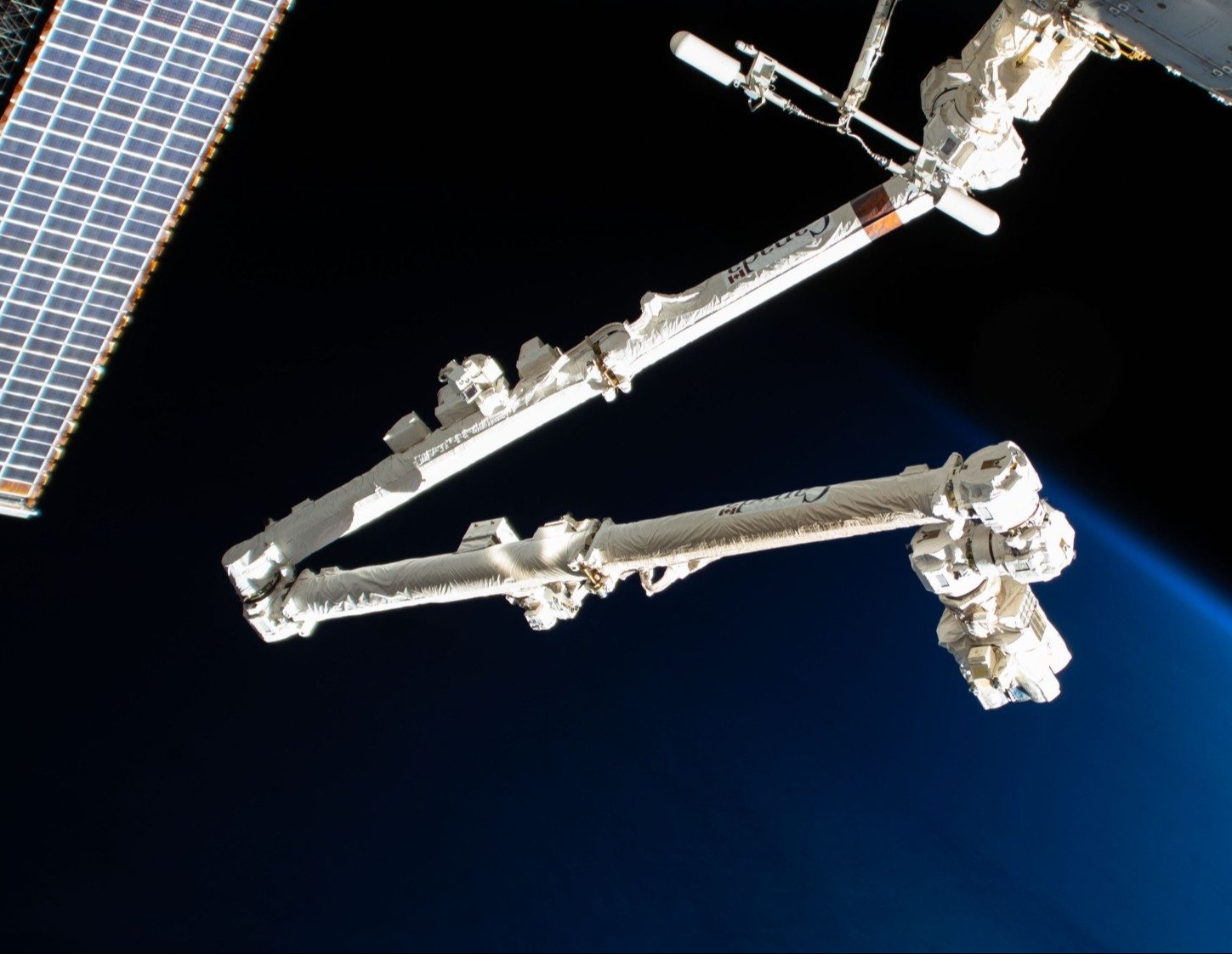 Canadarm2_robotic_arm-e1748351994258