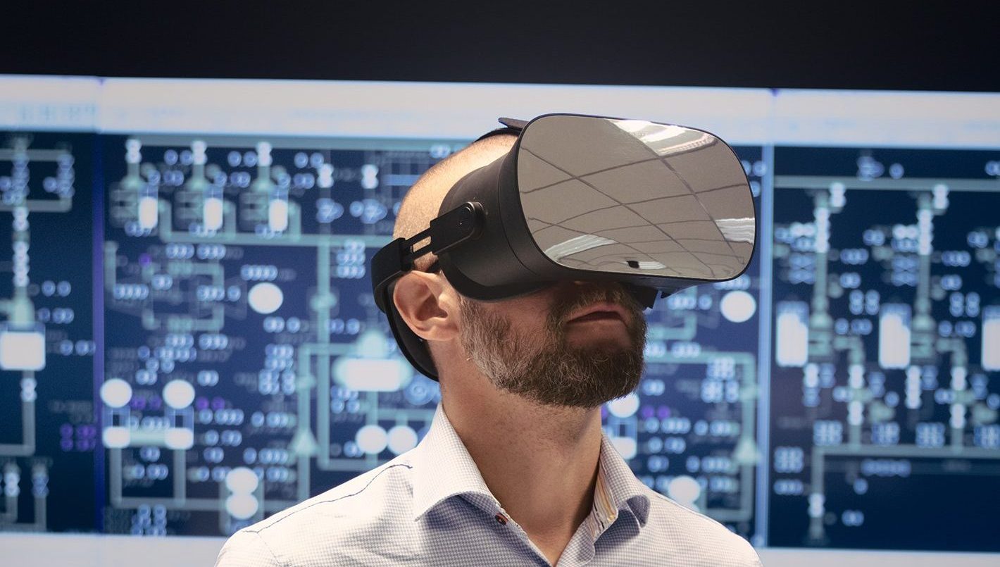 Fortum's Joakim Bergroth wearing a VR headset